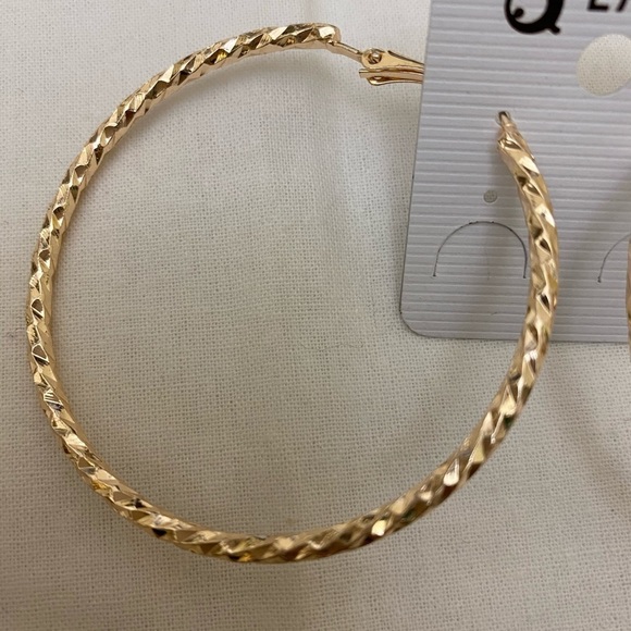 🔵4/$20 Lanni Gold Fashion Earrings Pierced Hoops NWT - Picture 2 of 3